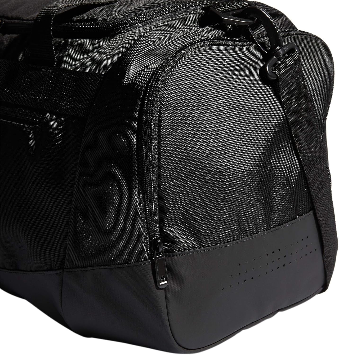 Unisex Defender 4.0 Small Gym Duffel Bag (38L) in Black/White